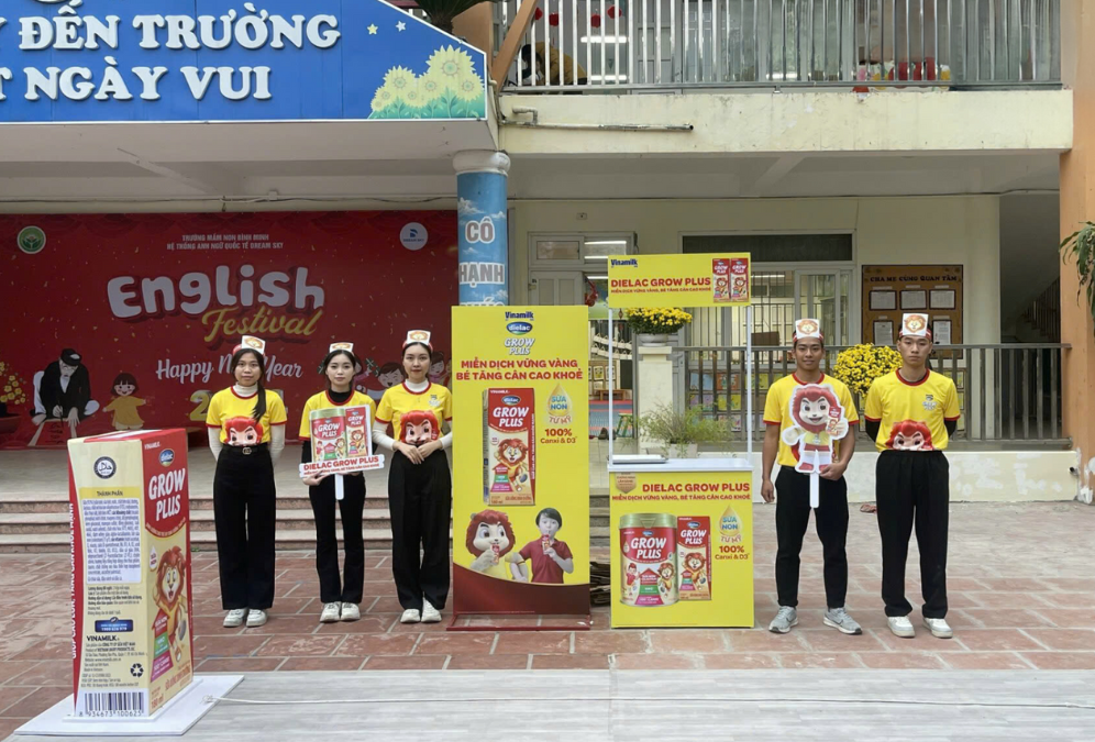 Chiến dịch quảng cáo trong trường học - Quảng cáo ngoài trời